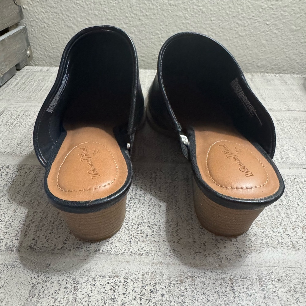 Universal Thread Black Faux Leather Chunky Block Heel Mules Size 6.5 - Picture 3 of 5